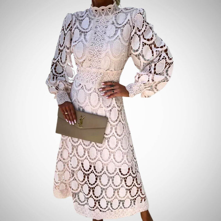Amara - Flattering Lace Maxi Dress